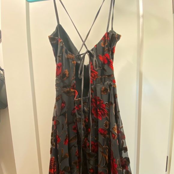 Black “backless” dress with flowers - Picture 2 of 8
